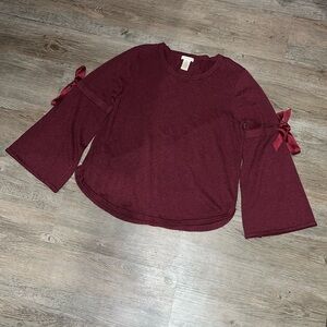 Max Studio Sweater with tie bell sleeves Burgundy size L​​